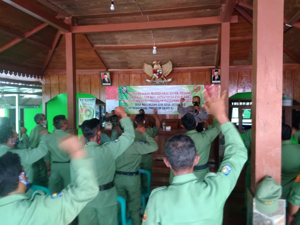 Satuan Tugas TMMD Bojonegoro Memberikan Pengarahan Dan Semangat Linmas Desa Ngrancang