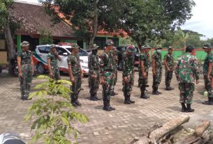 Anggota TMMD Kodim Bojonegoro Melaksanakan Persiapan Gladi Kotor Tim Demonstrasi Senjata