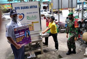 Piket Koramil 03 Serengan Sarar PPKM di Pasar Harjodaksino