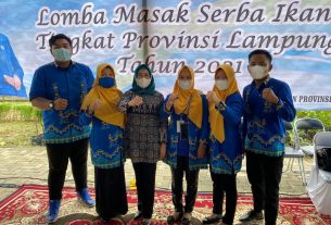 Pj Ketua Tim Penggerak PKK Kabupaten Pesisir Barat hadir di acara Lomba Masak Serba Ikan