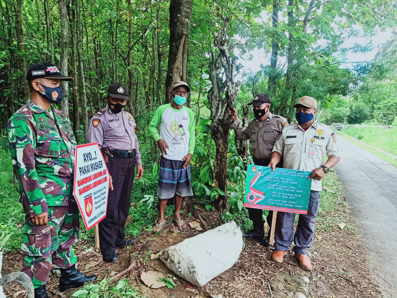 Bagikan Masker dan Himbau 5M Putus Penyebaran Covid-19