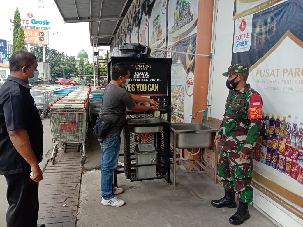 Bati Komsos Koramil 03 Serengan Sasar PPKM di Grosir Lotte Mart