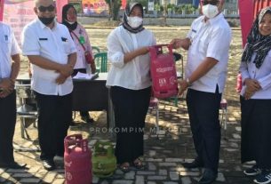 Antusias, ASN Mesuji Lakukan Penukaran Tabung Gas Elpiji