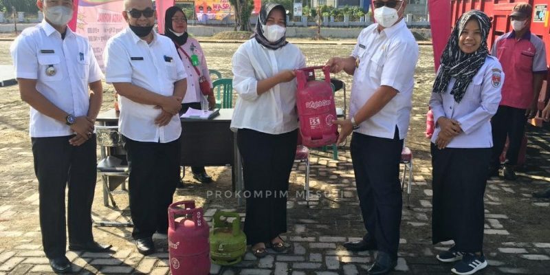 Antusias, ASN Mesuji Lakukan Penukaran Tabung Gas Elpiji