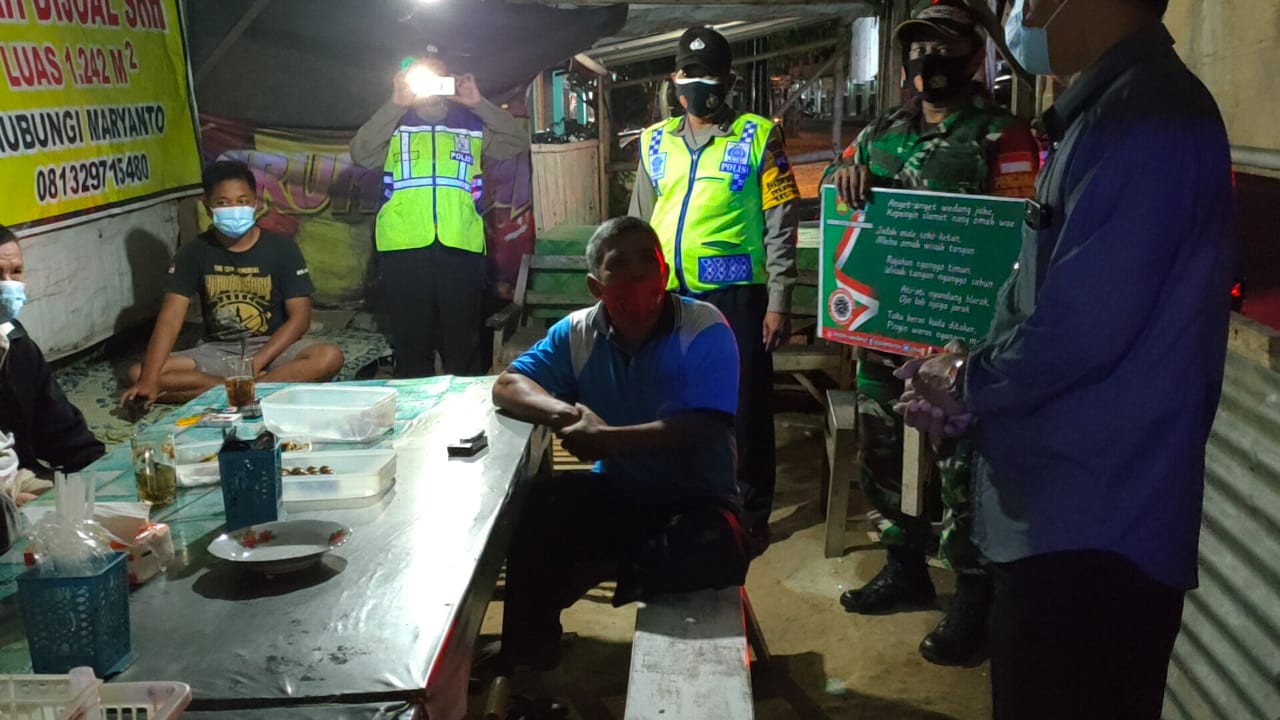 Koramil 05/Weru Bersama Satgas Covid-19 Kec. Weru Tak Akan Lelah Ajak Warga Patuhi 5M