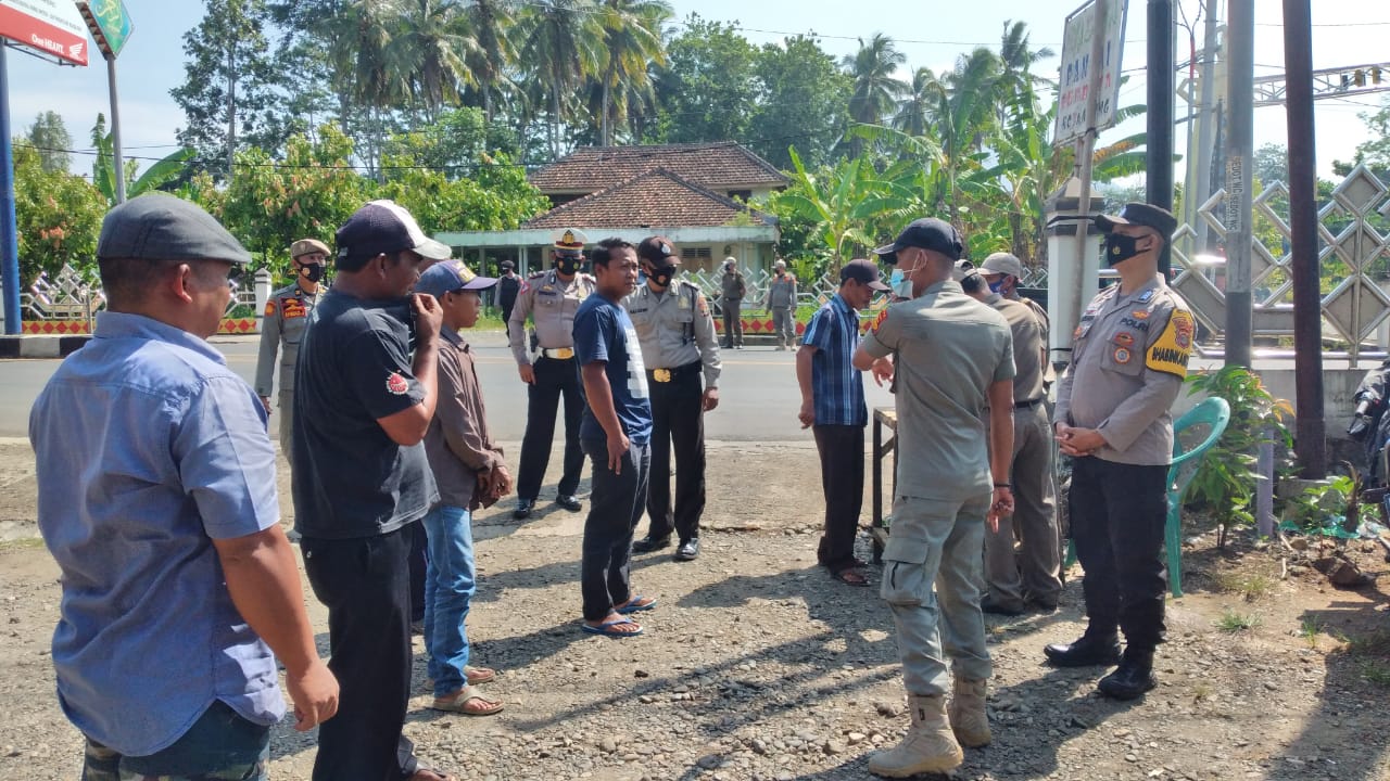 Kasat Sabhara Polres Tanggamus Pimpin Operasi Yustisi di Simpang Islamic Center