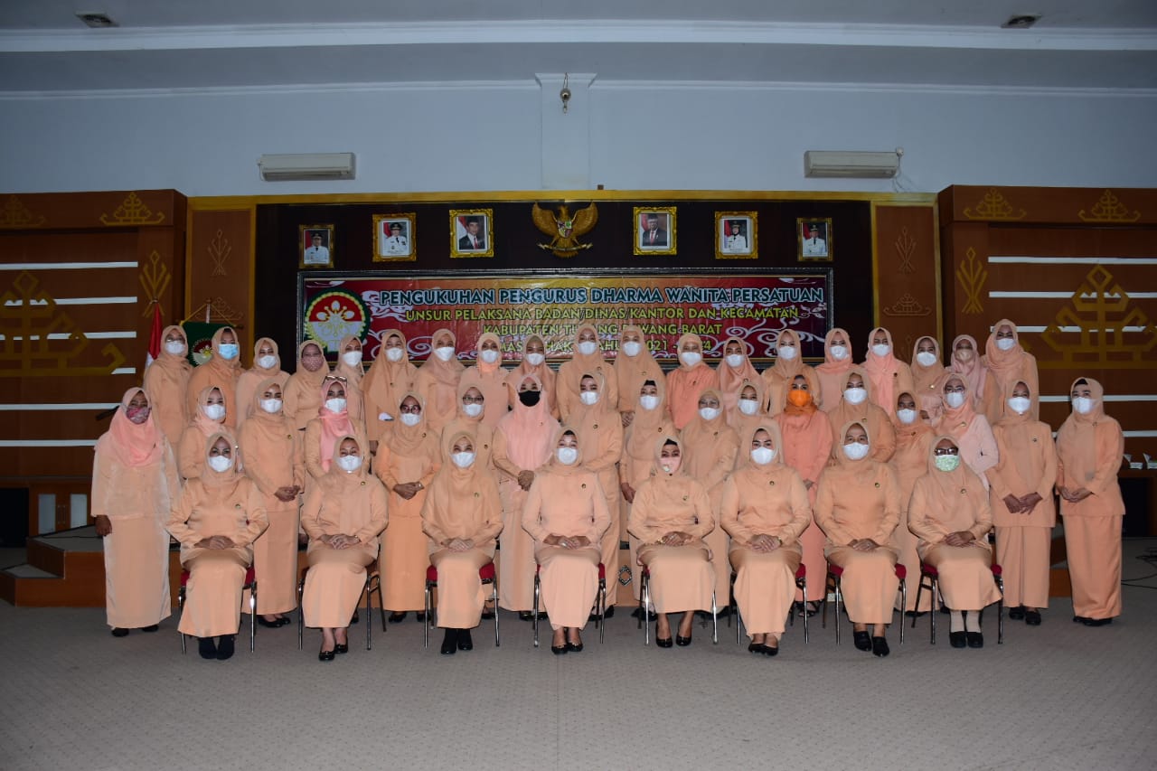 Ketua Dharma Wanita Pimpin Pengukuhan Pengurus Dharma Wanita Persatuan 