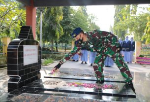 Sambut HUT Ke-75 TNI AU, Lanud Adi Soemarmo Dan Depohar 50 Ziarah Ke TMP Kusuma Bakti Surakarta
