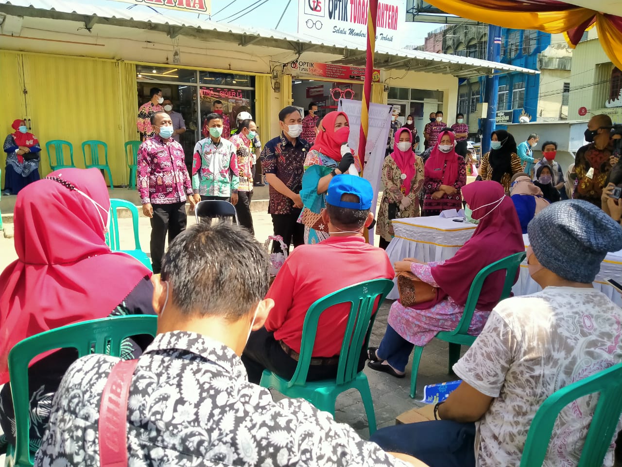 Menjelang Ramadhan Para Pedagang Pasar Bandar Lampung divaksin Covid-19
