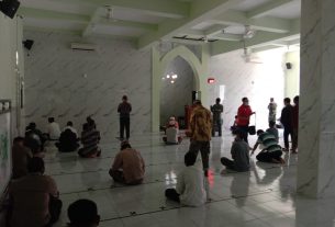 Sholat Jum'at Bersama, Inilah Cara Danramil 03 Serengan Dekat dengan Tokoh Agama dan Masyarakat