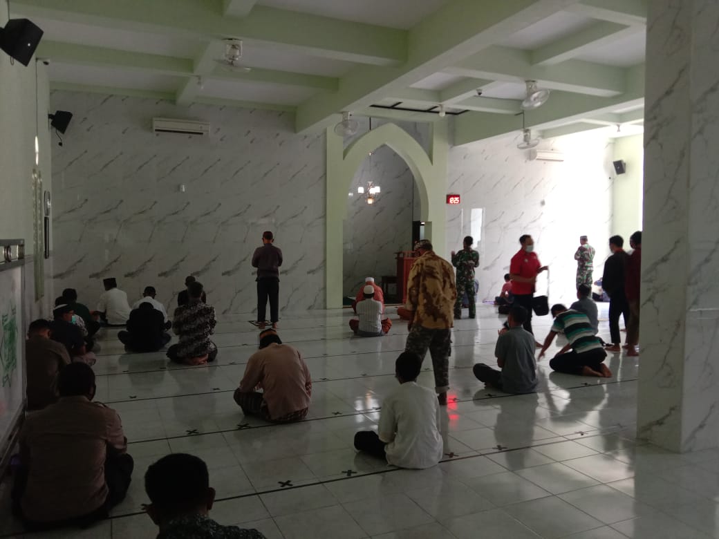 Sholat Jum'at Bersama, Inilah Cara Danramil 03 Serengan Dekat dengan Tokoh Agama dan Masyarakat