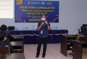 Berikan Kemampuan Menulis, Mahasiswa IIB Darmajaya Dapatkan Pelatihan Jurnalistik
