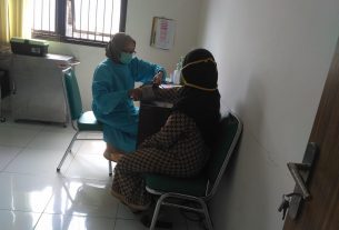Serka Aris Hadiri Pelaksanaan 30 Lansia Wilayah Kecamatan Serengan Suntik Vaksin Sinovac
