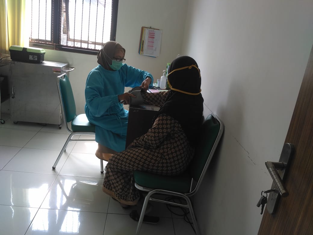 Serka Aris Hadiri Pelaksanaan 30 Lansia Wilayah Kecamatan Serengan Suntik Vaksin Sinovac