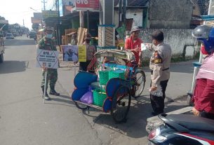 Laksanakan Himbauan 5M Dan Bagikan Masker Koramil 06/Kartasura, Sukseskan PPKM Mikro