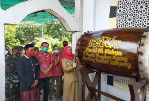 (Mayor Inf Suprapto menghadiri acara Penyerahan bantuan berupa Bedug)