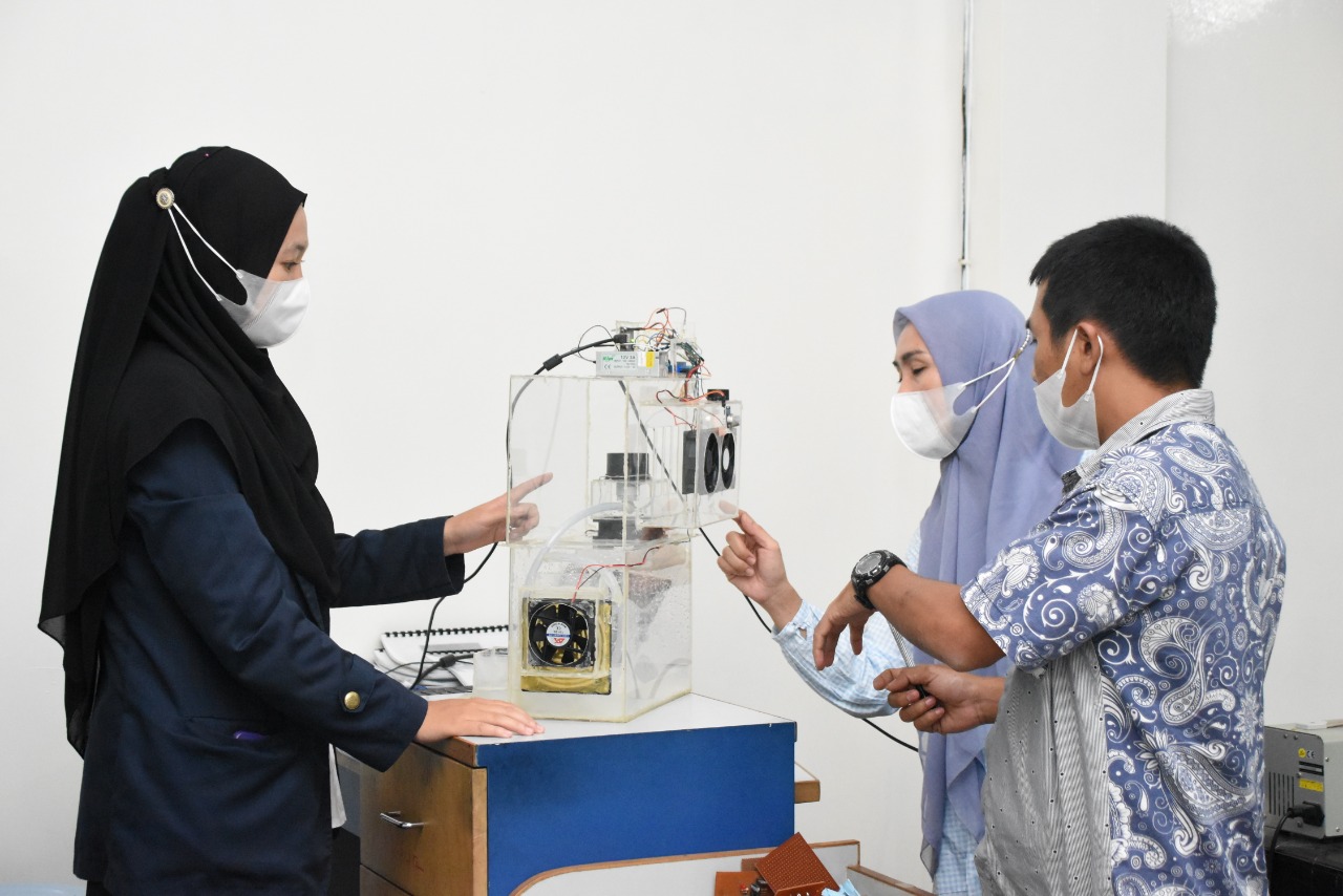Mahasiswi Kampus Terbaik di Lampung Ciptakan Sistem Filterisasi Asap Rokok Otomatis