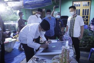 Wakil Bupati Way Kanan Buka Puasa Bersama Warga dusun Pasundan dan resmikan Galeri Pusat Kerajinan Kampung Way Tuba