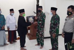 Tingkatkan Komsos Dengan Warga Binaan Dandim Surakarta Laksanakan Safari Sholat Jum'at