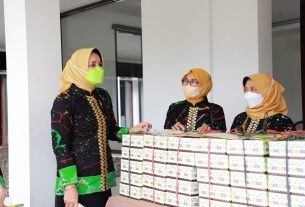 Selama Bulan Ramadhan, Ketua LKKS Ibu Riana Sari Arinal akan Bagikan Ribuan Nasi Kotak untuk Masyarakat Kurang Mampu