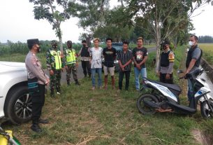 TNI Polri Bubarkan Balap Liar Saat Ngabuburit