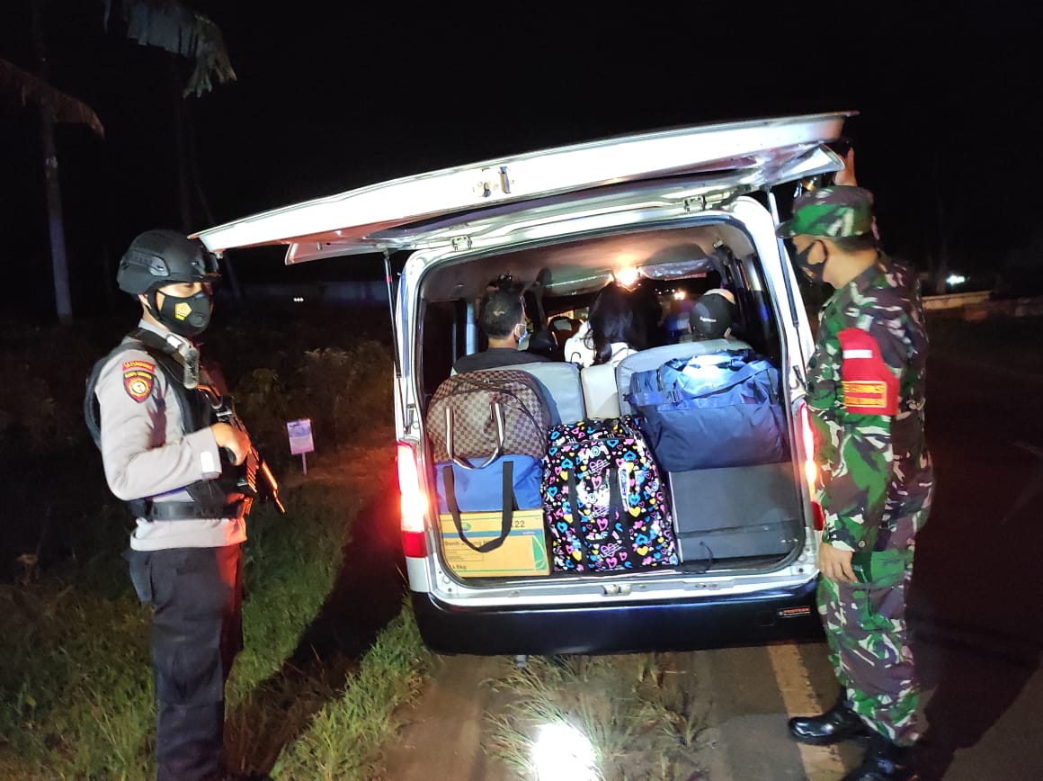 TNI Polri Dan Pol PP Kecamatan Sribhawono Gelar Razia Dalam Giat Kamtibmas dan penanganan Covid 19