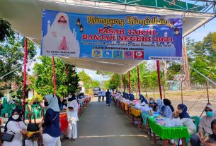 Bupati Tanggamus Membuka secara Resmi Kampung Ramadhan Pasar Takjil