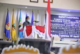 Gubernur Arinal Djunaidi Serahkan Dokumen LKPJ Kepala Daerah Tahun 2020 kepada Ketua DPRD Provinsi Lampung Mingrum Gumay