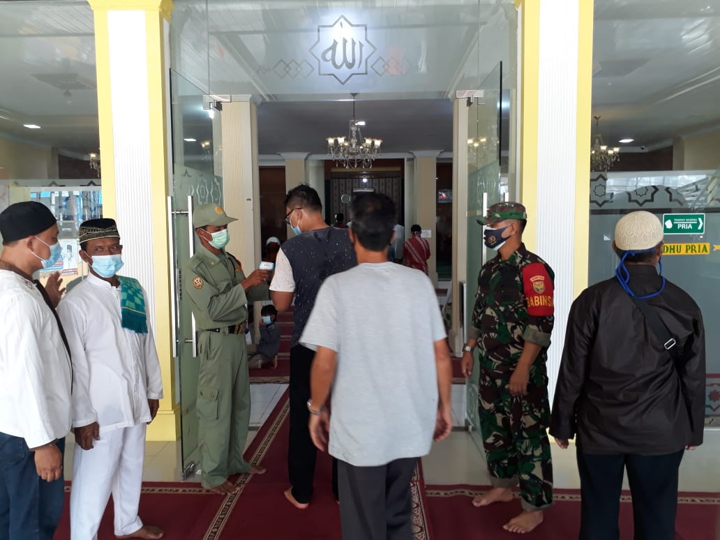 Babinsa Koramil 410-05 Menghimbau para Jema'ah