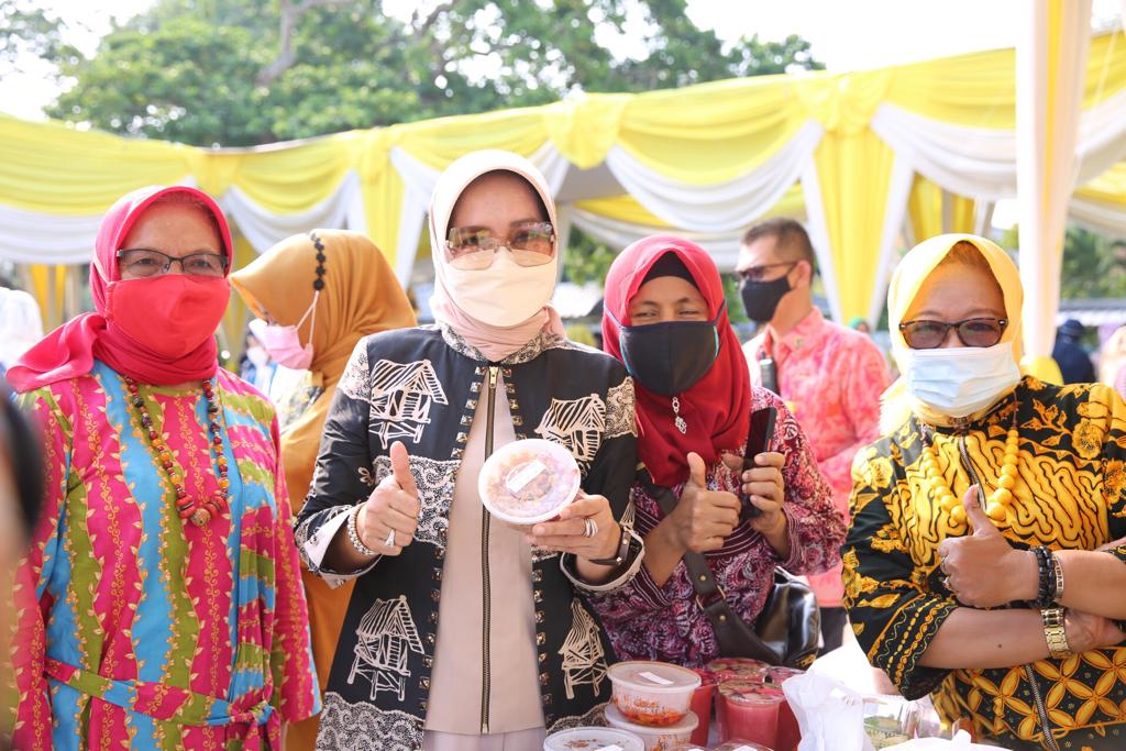 Riana Sari Arinal Buka Bazar Takjil Ramadhan 2021 di Halaman Kantor Dekranasda Provinsi Lampung