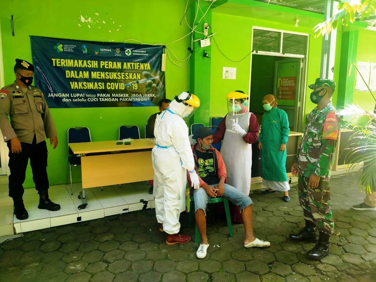 Babinsa Monitoring Swab Test Warga Wono Samudro