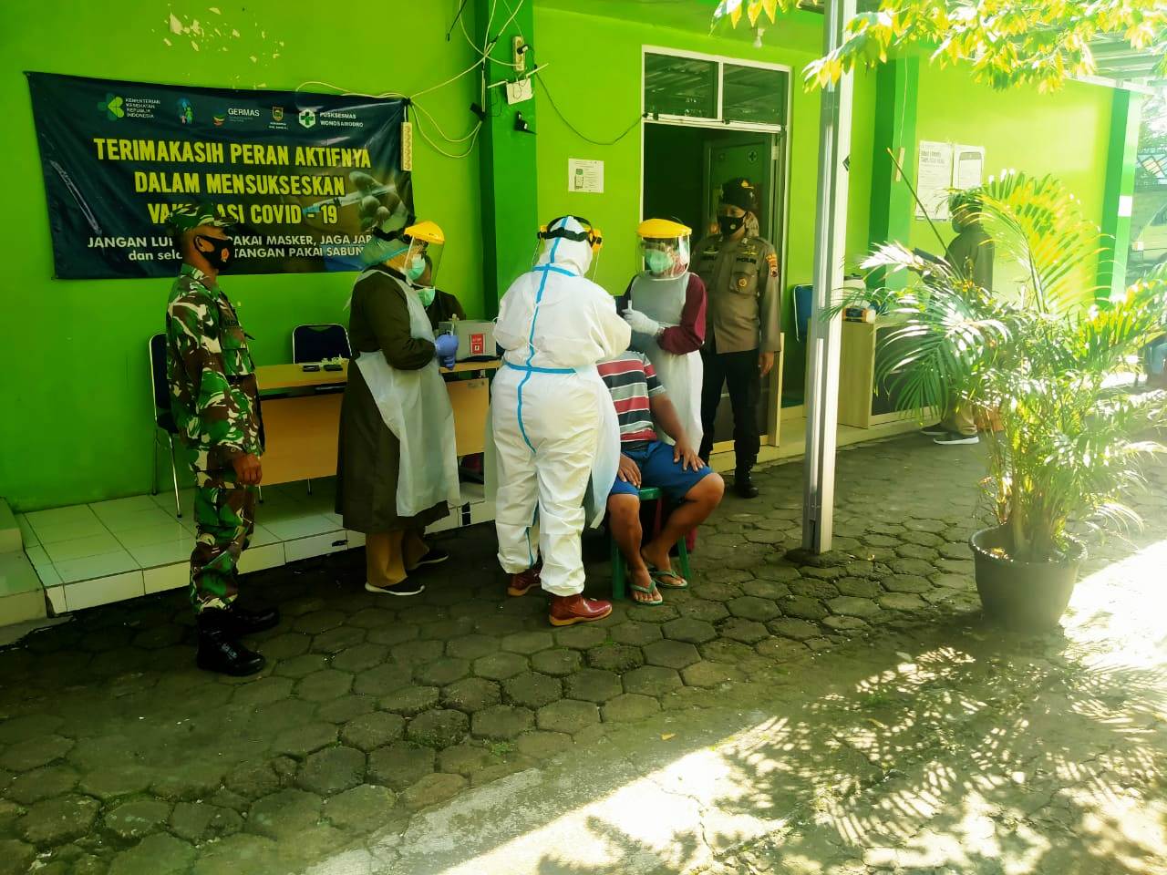 Babinsa Monitoring Swab Test Warga Wono Samudro  