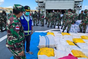 PTBA Salurkan Bantuan Bencana Siklon Tropis Seroja NTT