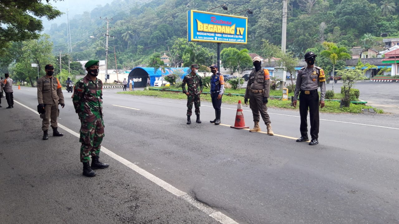 Kodim 0410/KBL Kapten Cpl Made Diazmika, Melakukan Kunjungan di Pos Penyekatan