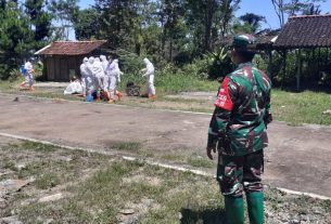 Forkopimcam Karangtengah Dampingi Pemakaman Jenazah Dengan Standar Penanganan Covid-19