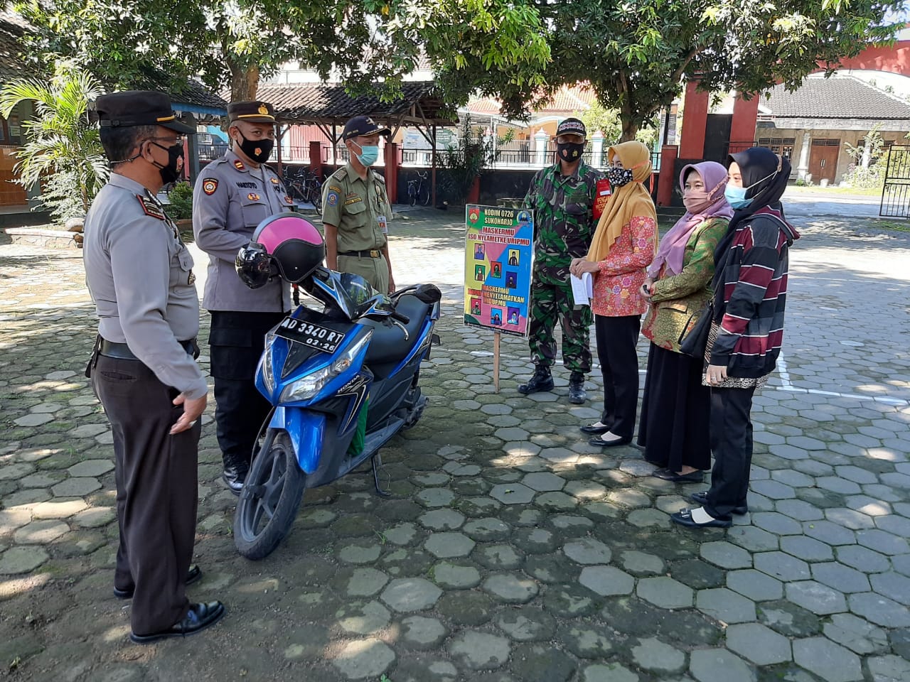 Keliling desa-desa, Aparat Gabungan Bendosari Sosialisasi dan ajak warga laksanakan gerakan 5M