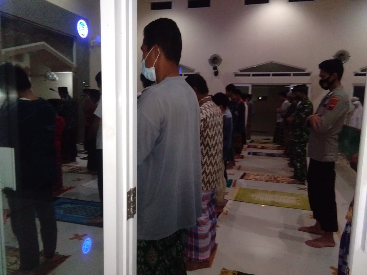 TNI-Polri Kecamatan Nguntoronadi Pastikan Setiap Kegiatan Ibadah Sesuai Dengan Protkes