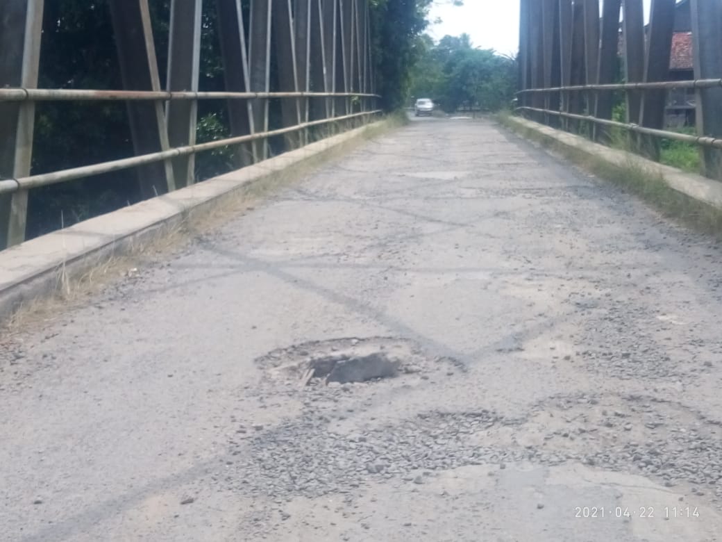 Jembatan Di Kecamatan Muara Sungkai Jebol