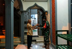 Peltu Joko Pandoyo bersama Gugus Tugas Kelurahan Nunyai mengimbau para Jama'ah Masjid