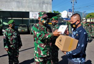 Anggota Dan PNS Kodim 0728/Wonogiri Terima Bingkisan Lebaran Dari Dandim