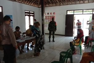 Babinsa Pentur Awasi Penyaluran Bantuan