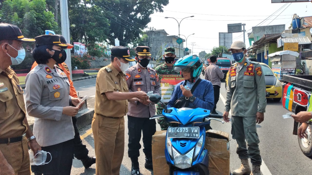 Wakapolres Tanggamus Pimpin Operasi Yustisi dan Bagi Masker Hari Kesiapsiagaan Bencana