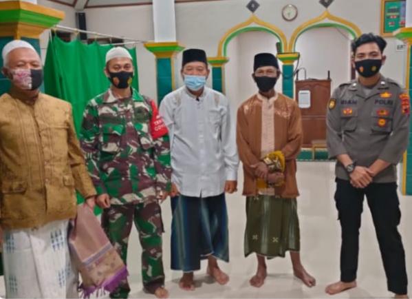 Hindari Kluster Saat Beribadah, TNI Polri Terapkan Prokes Pada Jamaah