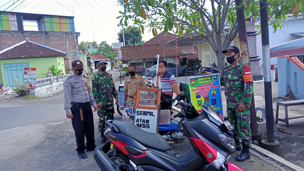 Koptu Miko Babinsa Koramil 05/Weru Melaksanakan Himbauan 5M