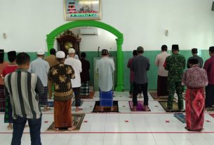 Bersama Masyarakat Prajurit Kodim 0410/KBL Melakukan Shalat Ghaib