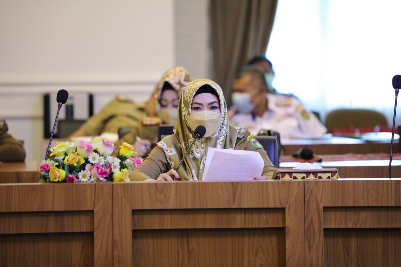 Bupati Hj. Dewi Handajani Menghadiri Rapat Koordinasi Bersama Gubernur