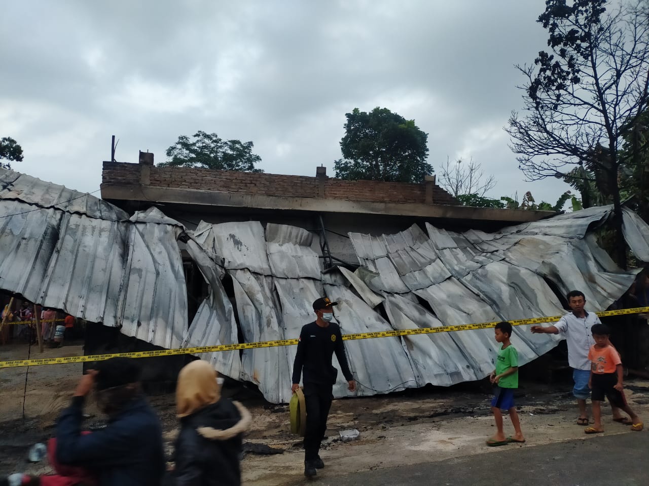 Polsek Pulau Panggung Identifikasi Kebakaran Rumah di Ulu Belu