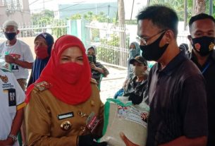 Walikota Bandar Lampung Bersama Baznas bagikan 24.000 Sak Beras