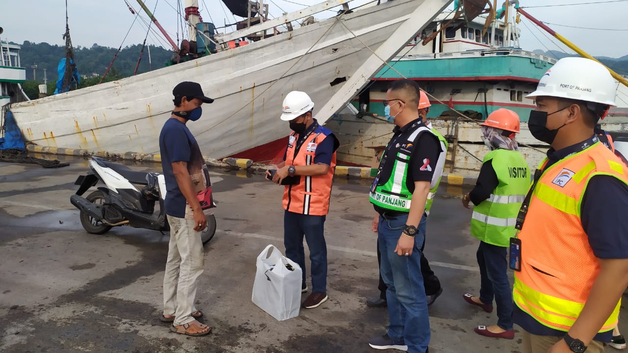 Serikat Pekerja Pelabuhan Indonesia II Bagikan Takjil