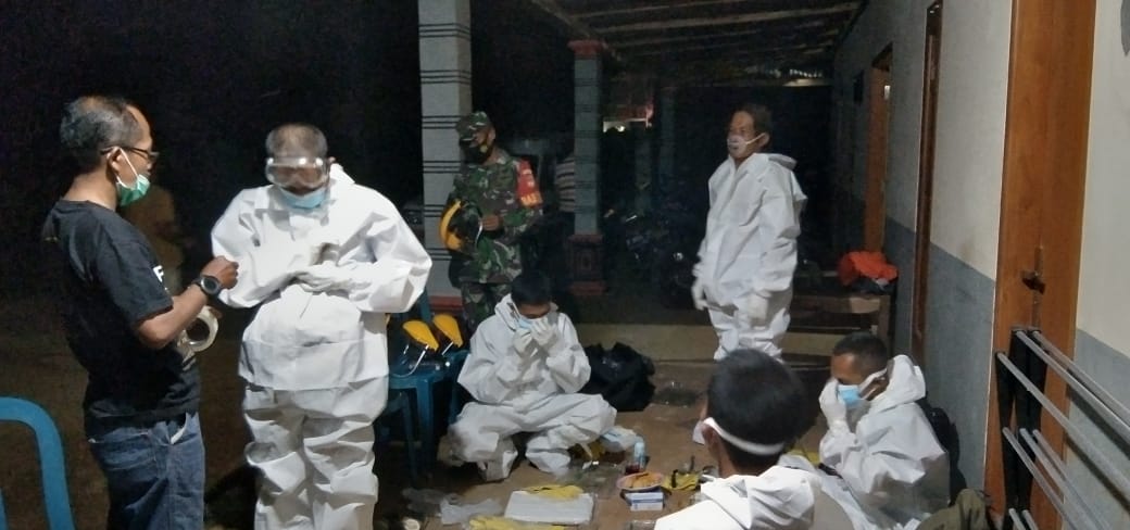 Jenazah Warga Dimakamkan Dengan Protokol Covid-19, Koramil 07/Tirtomoyo Dampingi Hingga Selesai